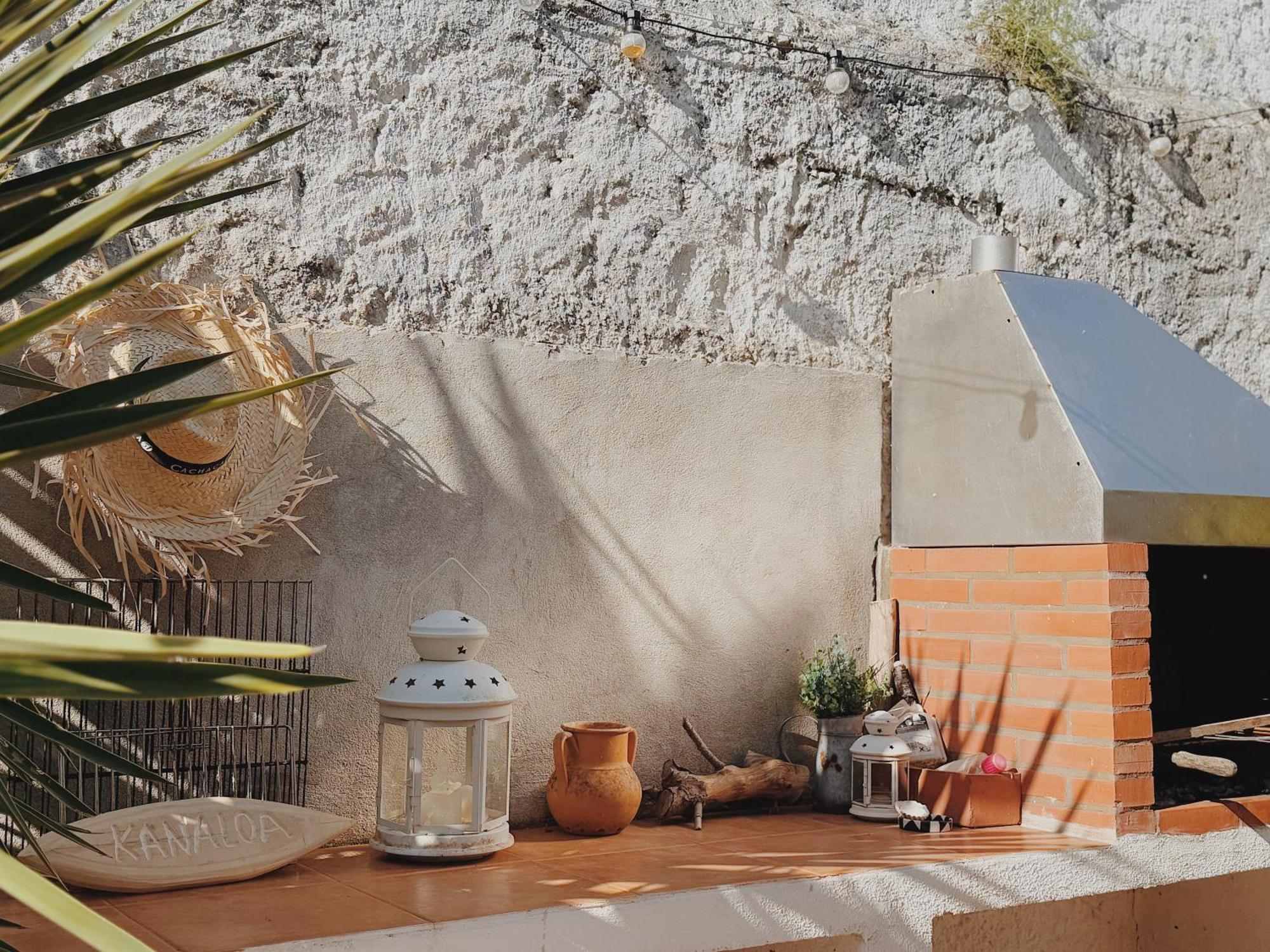 Coastal Garden Paradise Retreat- 6 Min From The Beach Charneca  Bagian luar foto