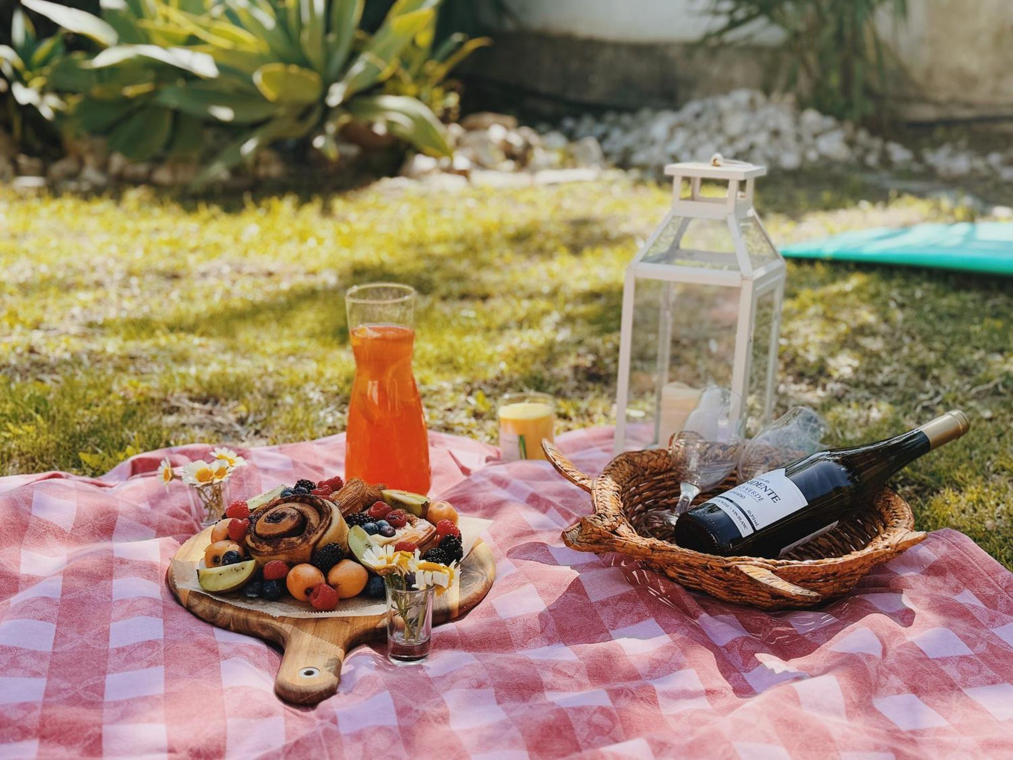 Coastal Garden Paradise Retreat- 6 Min From The Beach Charneca  Bagian luar foto