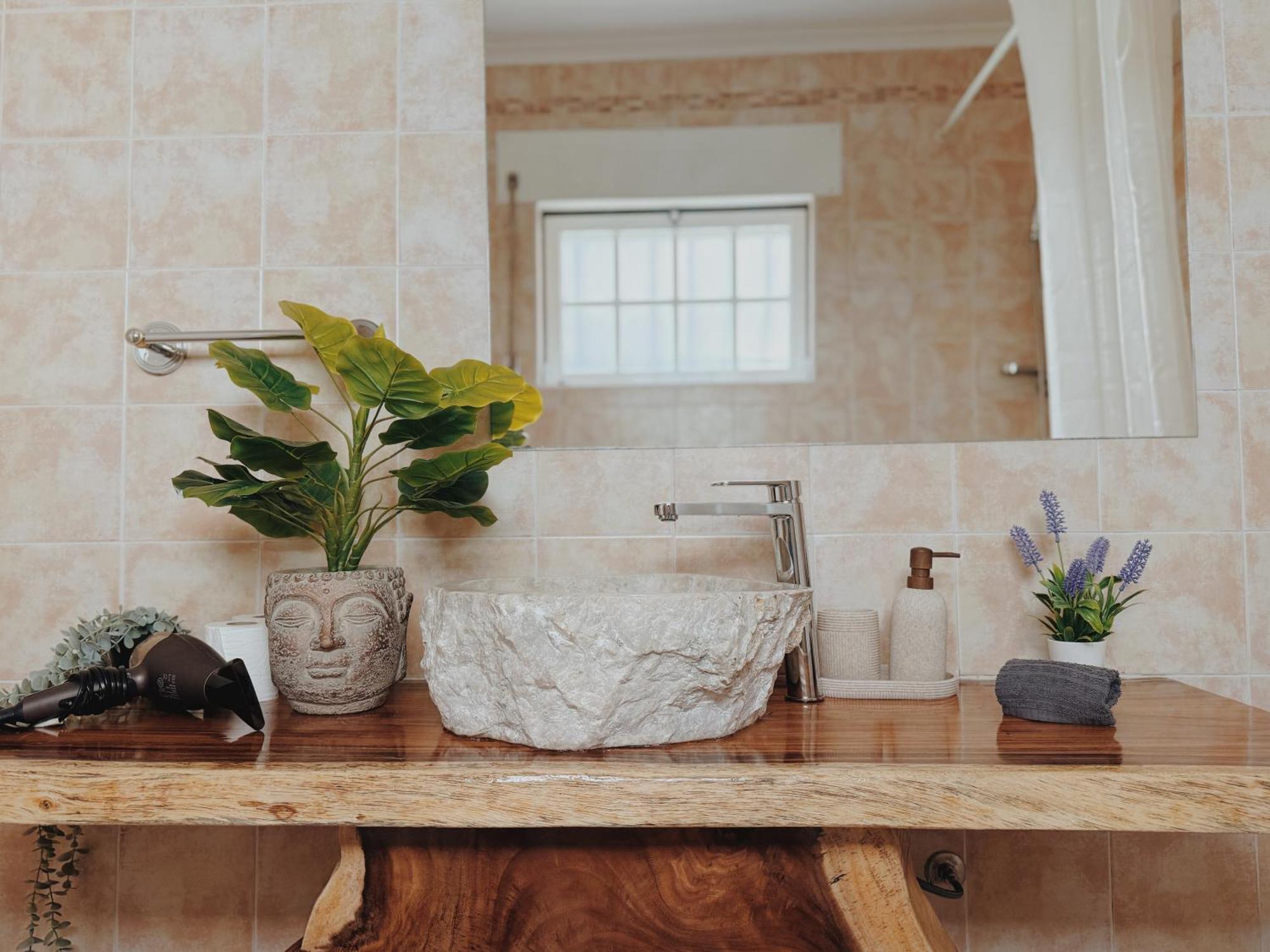 Coastal Garden Paradise Retreat- 6 Min From The Beach Charneca  Bagian luar foto
