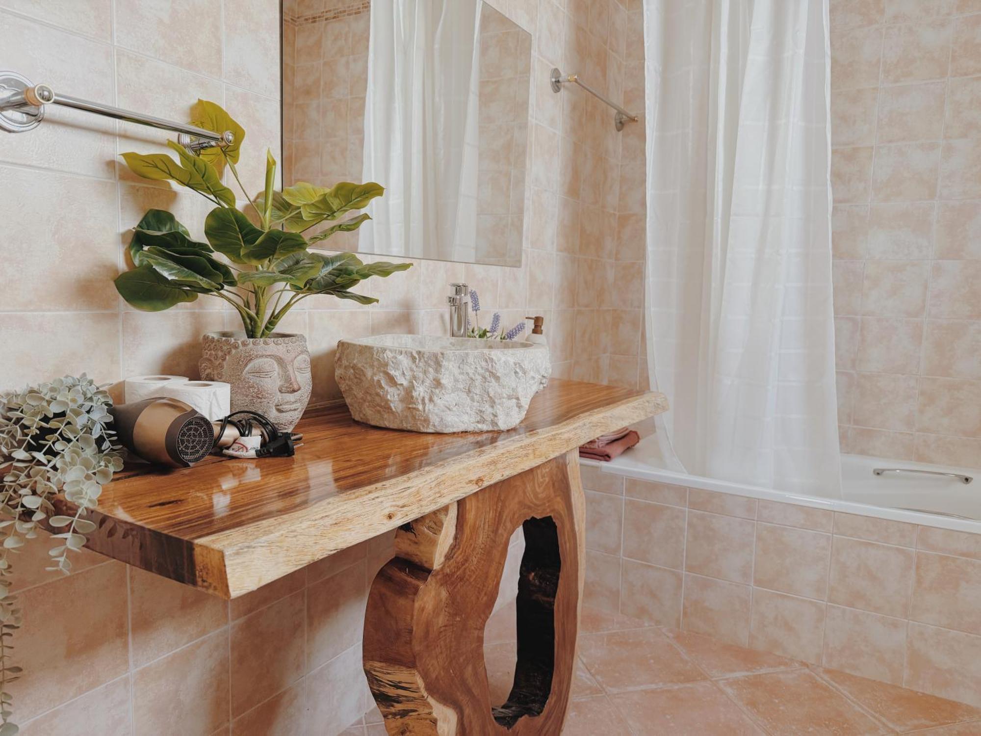 Coastal Garden Paradise Retreat- 6 Min From The Beach Charneca  Bagian luar foto